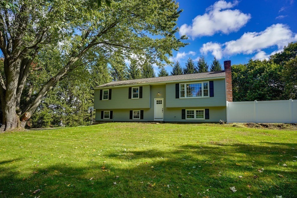 221 Leominster Road Lunenburg, MA 01462 - Photo 3 of 36