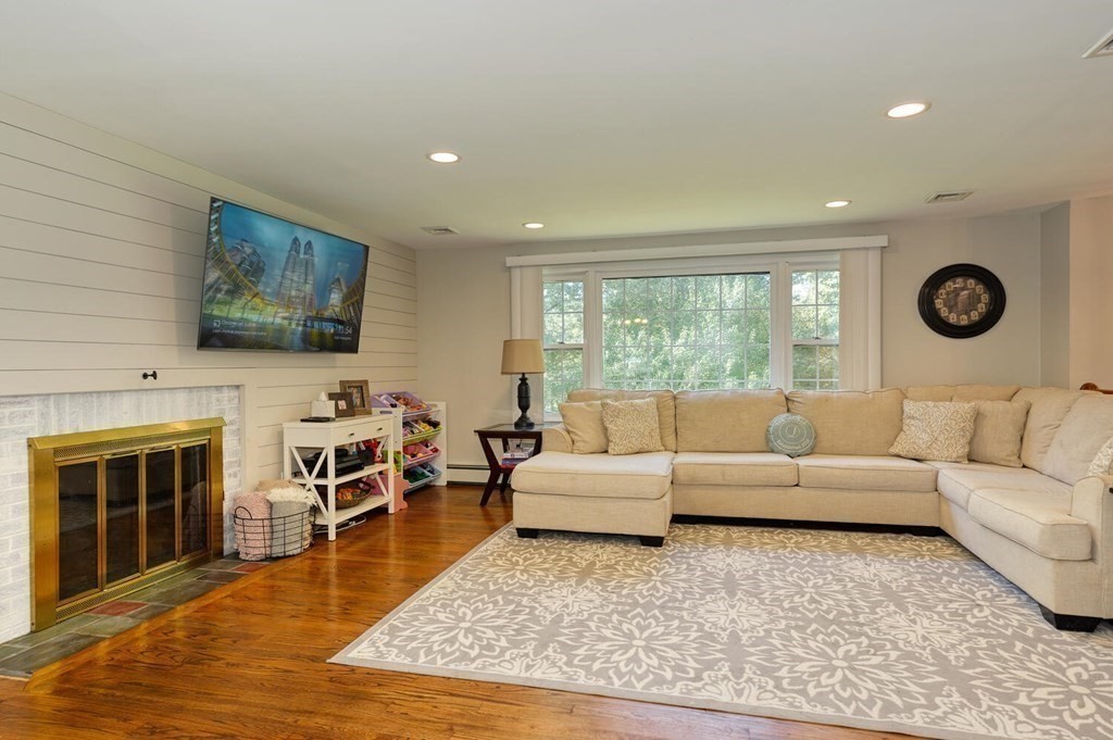 221 Leominster Road Lunenburg, MA 01462 - Photo 9 of 36