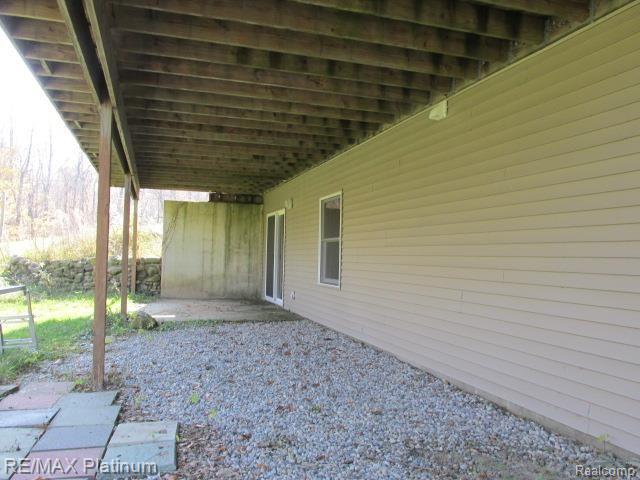 9094 Robb Road Fowlerville, MI 48836 - Photo 8 of 32 IMG_0884.jpg