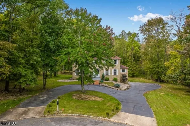 $989,000 | 5 Fernwood Road, Warren, NJ 07059