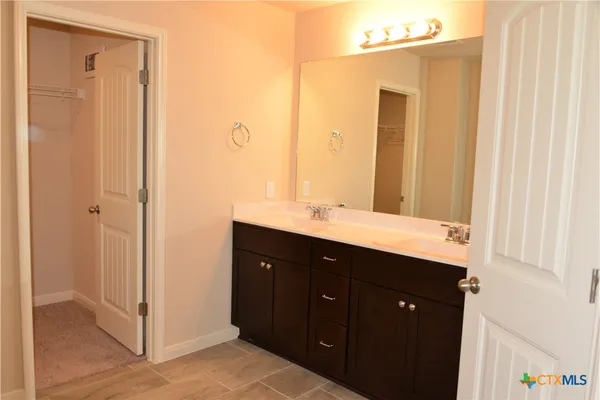 $2,350 | 741 Farmers, New Braunfels, TX 78130