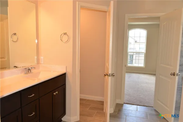 $2,350 | 741 Farmers, New Braunfels, TX 78130