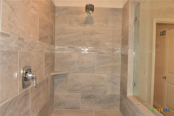 $2,350 | 741 Farmers, New Braunfels, TX 78130