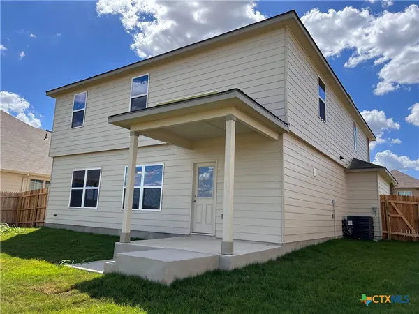 $2,350 | 741 Farmers, New Braunfels, TX 78130