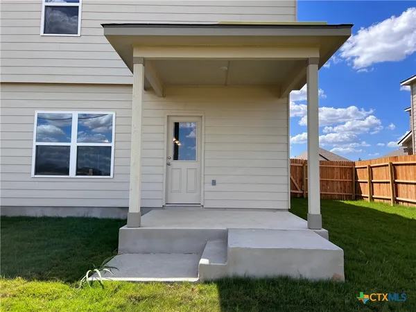 $2,350 | 741 Farmers, New Braunfels, TX 78130