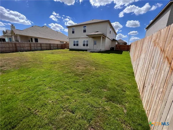 $2,350 | 741 Farmers, New Braunfels, TX 78130