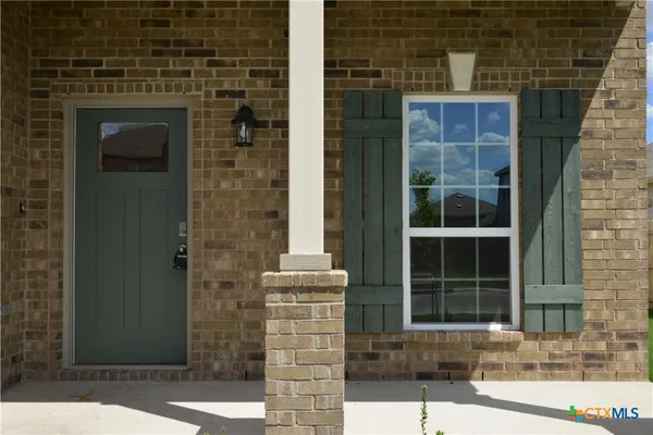 $2,350 | 741 Farmers, New Braunfels, TX 78130