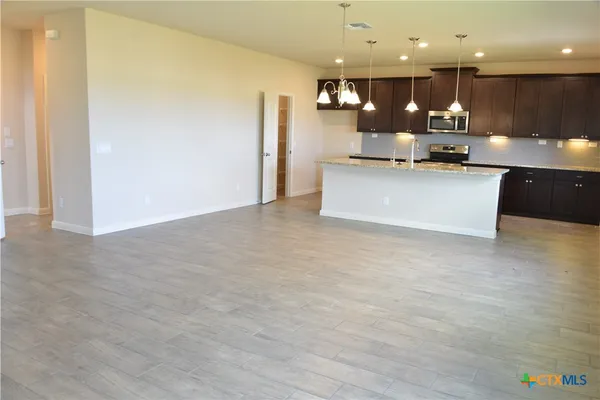 $2,350 | 741 Farmers, New Braunfels, TX 78130