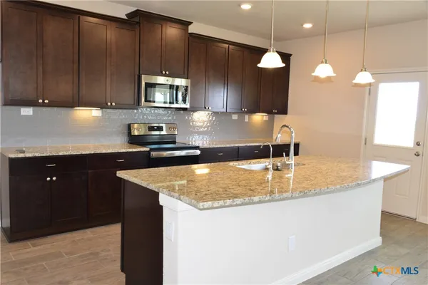 $2,350 | 741 Farmers, New Braunfels, TX 78130