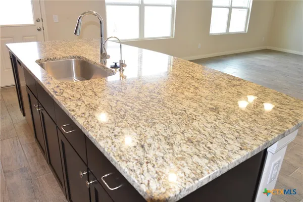 $2,350 | 741 Farmers, New Braunfels, TX 78130