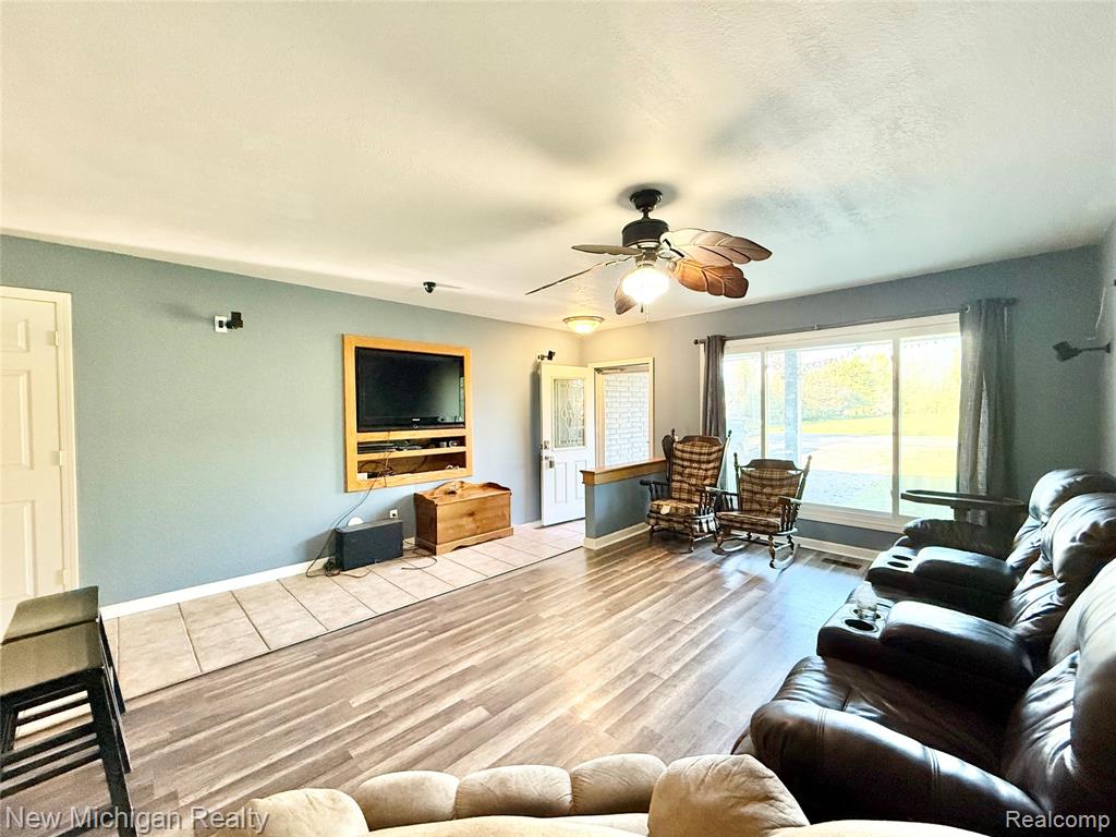 5288 Torrey Road Flint, MI 48507 - Photo 4 of 41