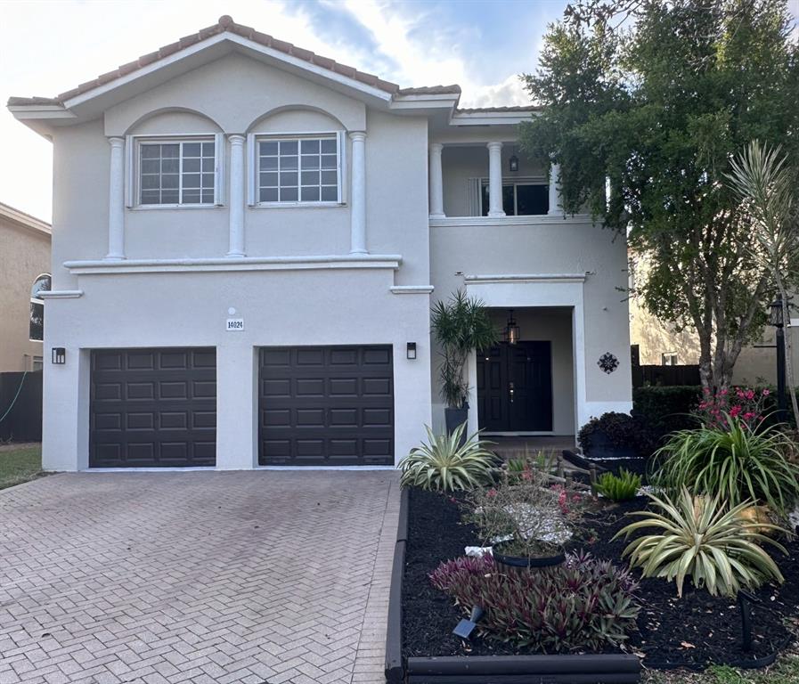 14024 Southwest 132nd Avenue Miami, FL 33186 - Photo 6 of 24 a view of a yard with potted plants and a large tree