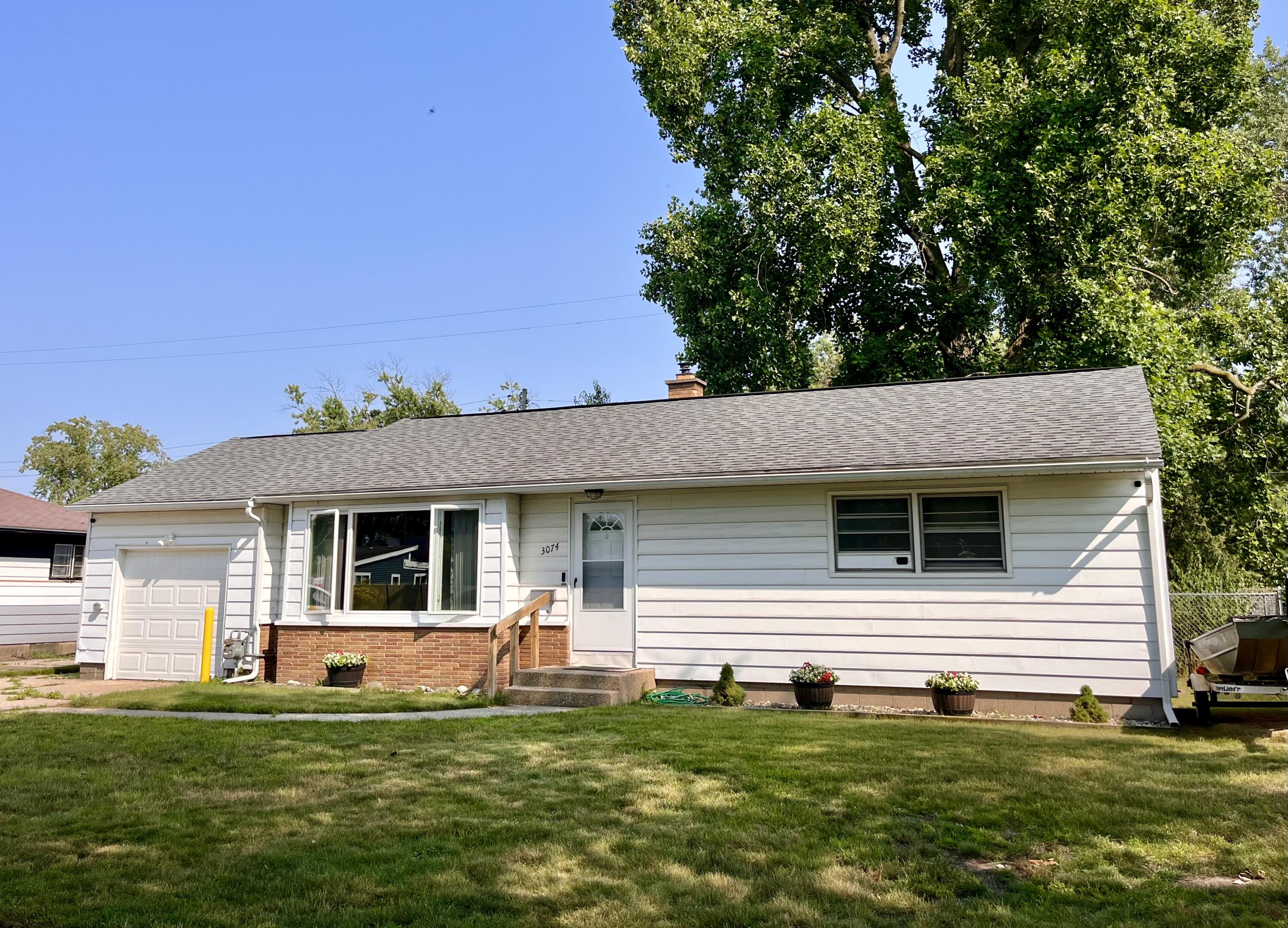 3074 Eastland Road Muskegon, MI 49441 - Photo 1 of 30 IMG_5651