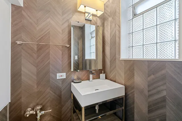 $550,000 | 3750 North Lake Shore Drive, Unit 15B, Chicago, IL 60613