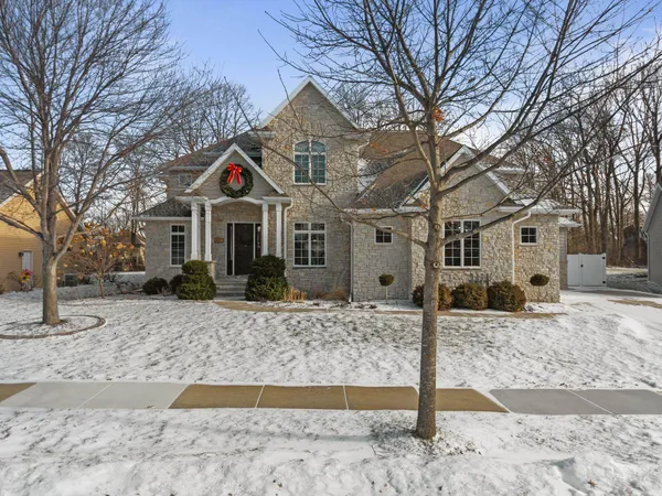 $940,000 | 657 Hideaway Court, Combined Locks, WI 54113