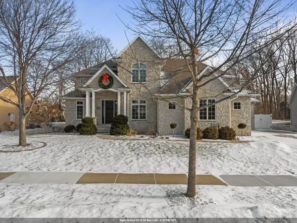 $940,000 | 657 Hideaway Court, Combined Locks, WI 54113