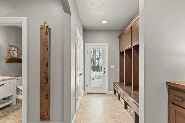 $940,000 | 657 Hideaway Court, Combined Locks, WI 54113