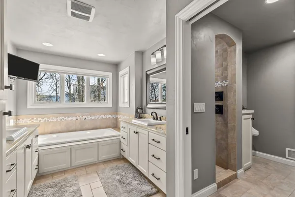 $940,000 | 657 Hideaway Court, Combined Locks, WI 54113