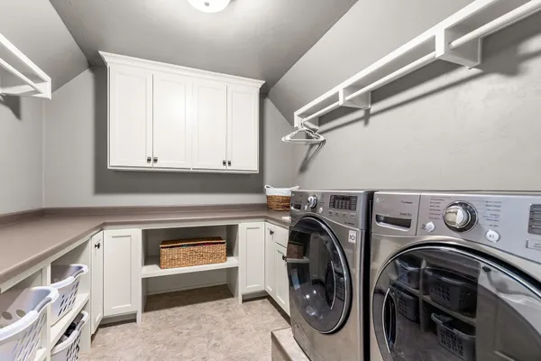 $940,000 | 657 Hideaway Court, Combined Locks, WI 54113