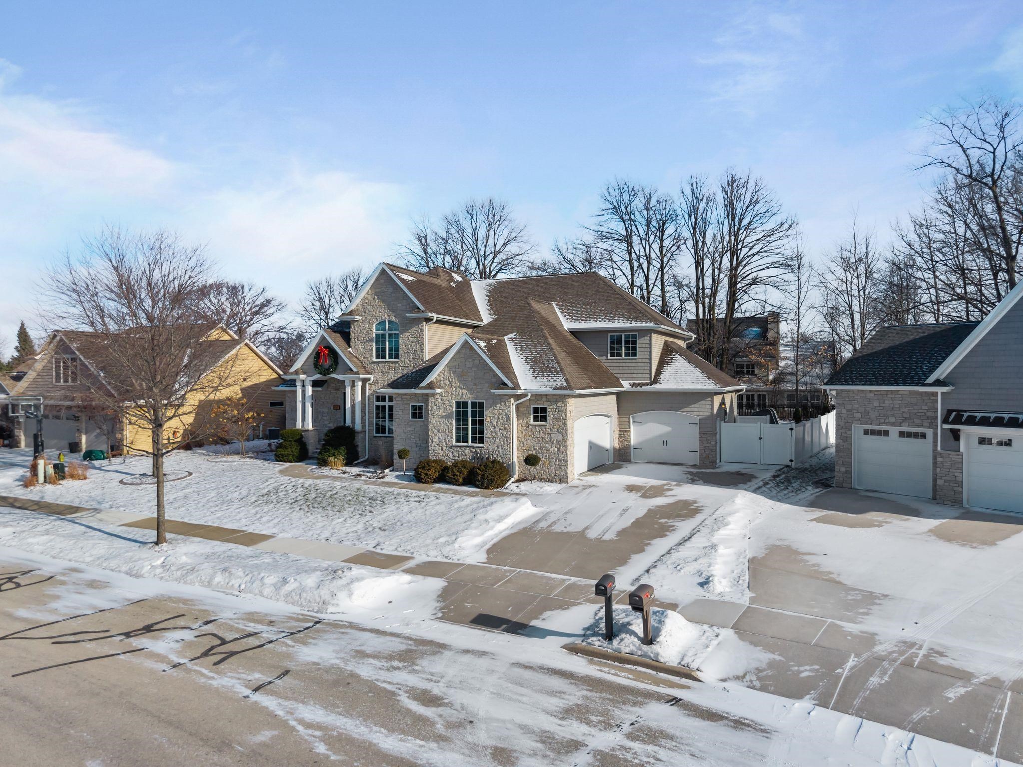 657 Hideaway Court Combined Locks, WI 54113 - Photo 4 of 55