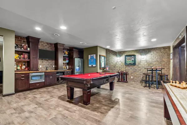 $940,000 | 657 Hideaway Court, Combined Locks, WI 54113