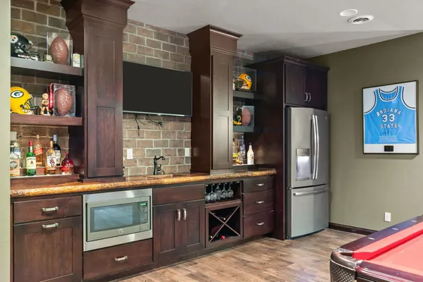 $940,000 | 657 Hideaway Court, Combined Locks, WI 54113