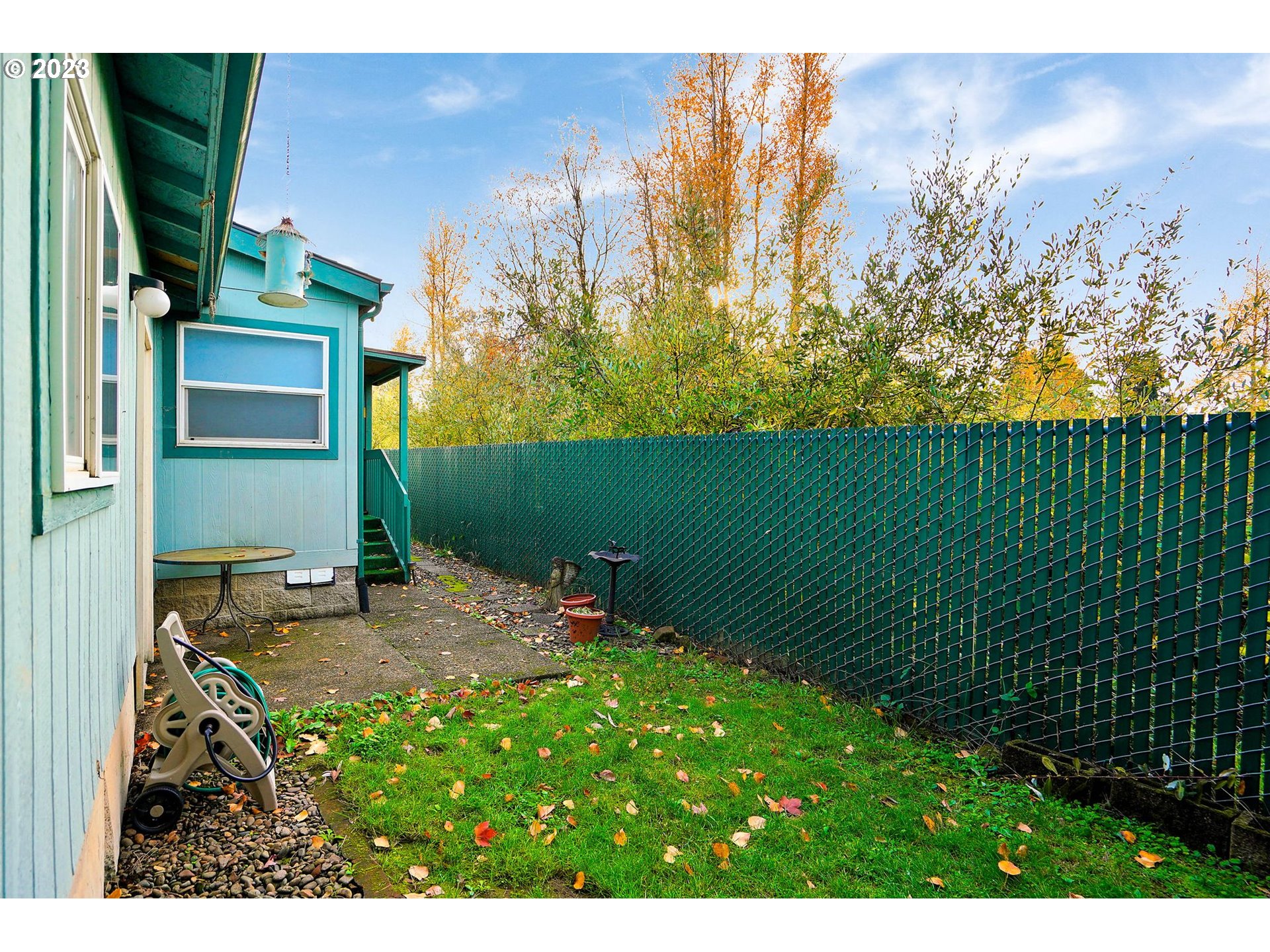 1015 Oak Street, Unit 100 Silverton, OR 97381 - Photo 23 of 30 a backyard of a house with lots of green space