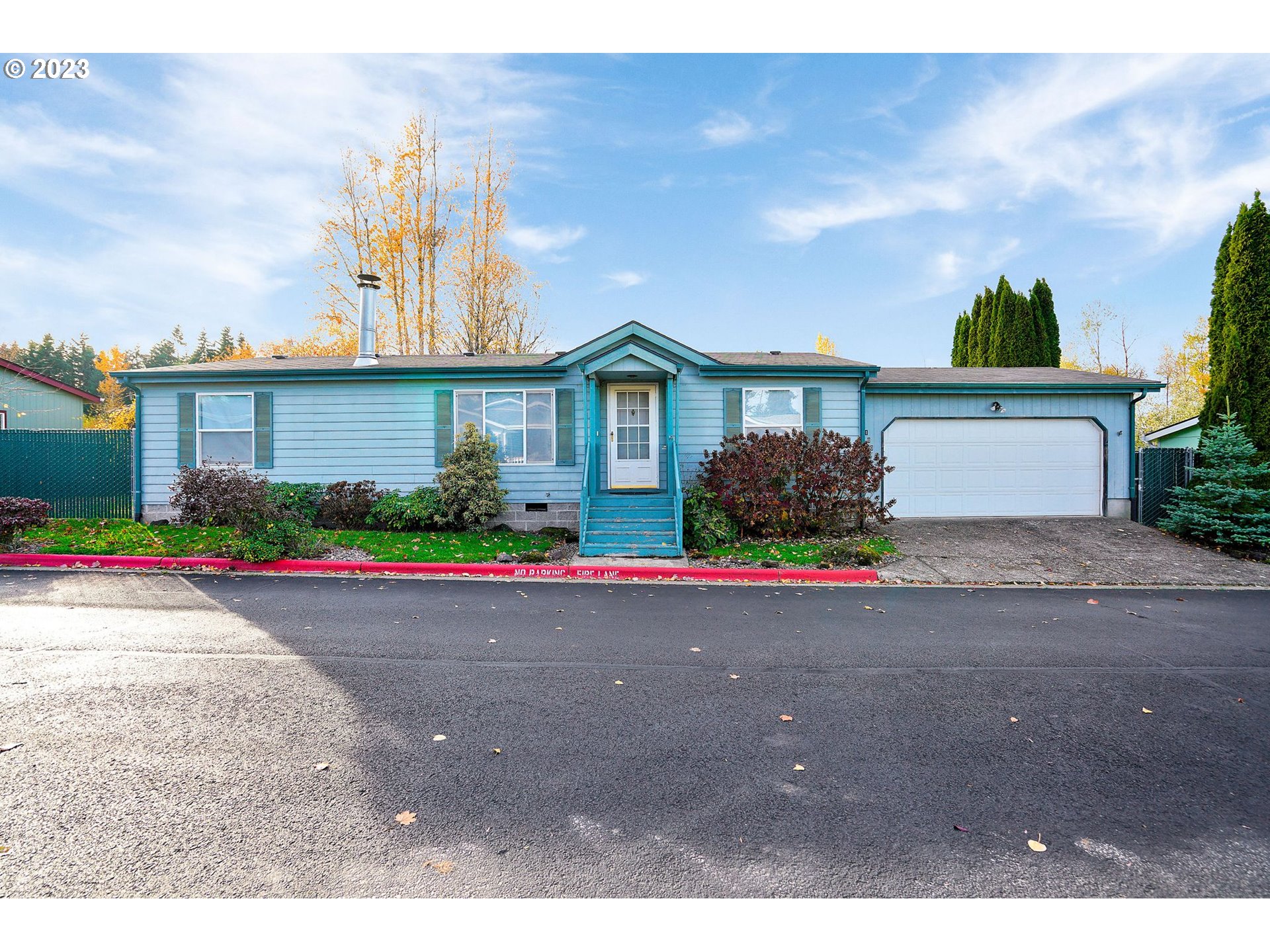 1015 Oak Street, Unit 100 Silverton, OR 97381 - Photo 26 of 30 a front view of house with yard and green space