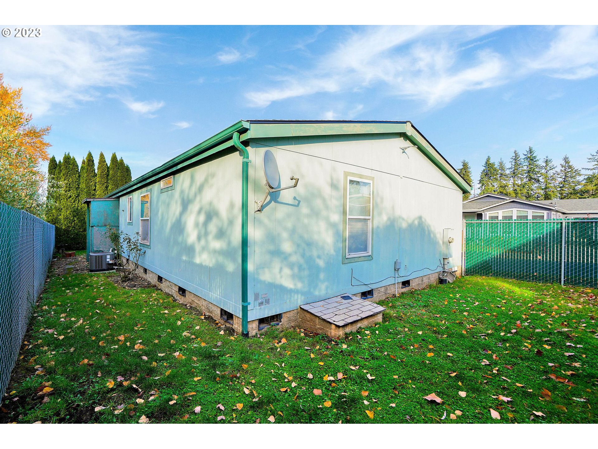 1015 Oak Street, Unit 100 Silverton, OR 97381 - Photo 29 of 30 a view of a back yard