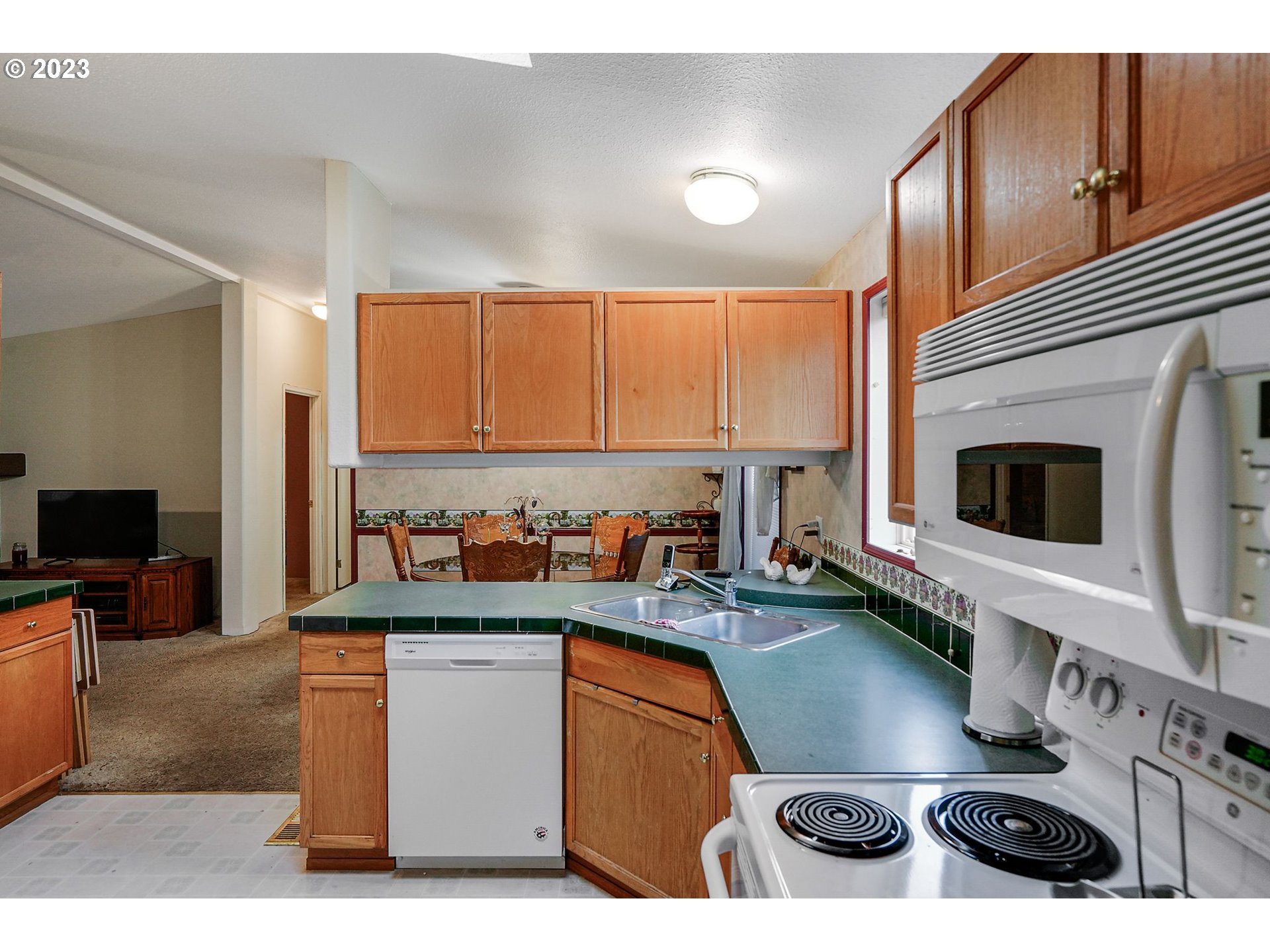 1015 Oak Street, Unit 100 Silverton, OR 97381 - Photo 9 of 30 a kitchen with a stove a sink and a microwave