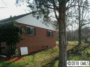 4814 Lakeview Road Charlotte, NC 28216 - Photo 8 of 8 a backyard of a house with lots of green space
