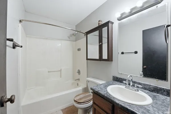 $349,000 | 302 Willard Drive, Auburn, IN 46706