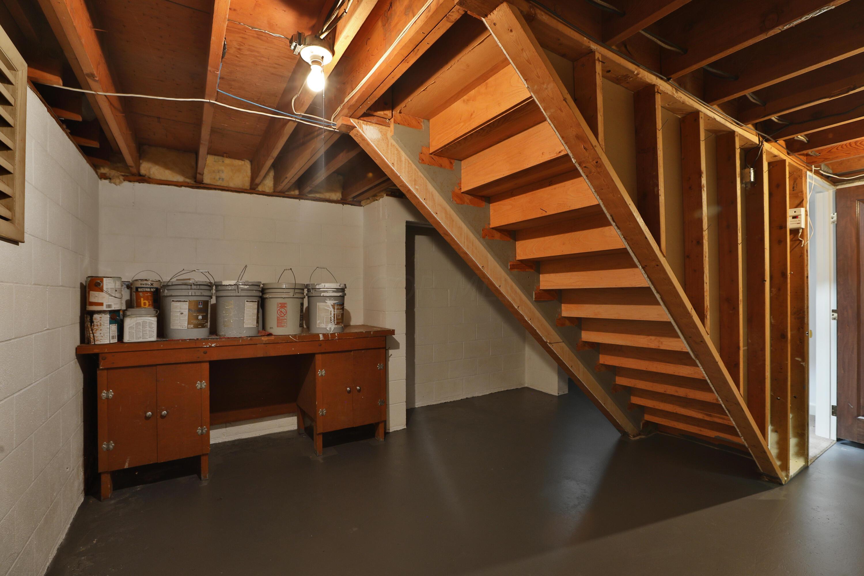 160 Croswell Road Columbus, OH 43214 - Photo 38 of 50 160-Croswell-Interiors-35