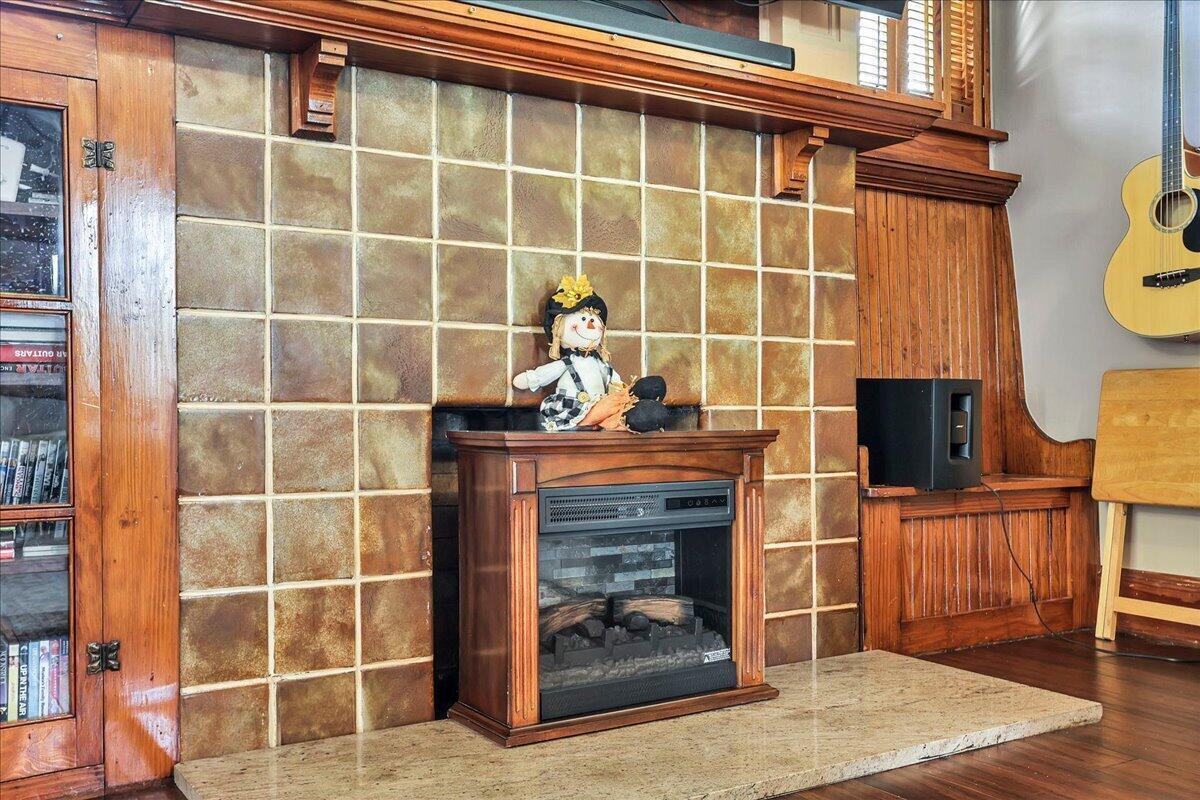 85 Old County Line Road Westerville, OH 43081 - Photo 13 of 66 Decorative Fireplace