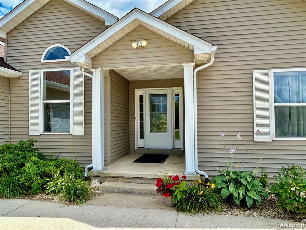 5013 Vines Road Howell, MI 48843 - Photo 2 of 45