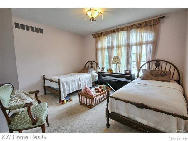 3097 Grove Street Keego Harbor, MI 48320 - Photo 16 of 21