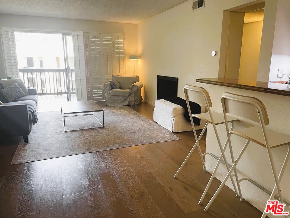 8314 Raintree Circle Culver City, CA 90230 - Photo 6 of 19