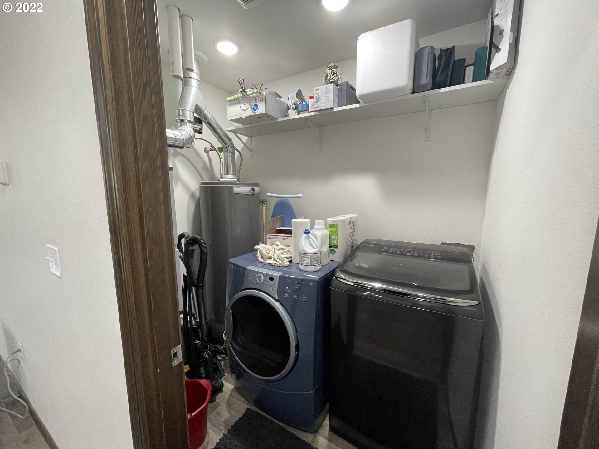 1235 Southwest 12th Street Pendleton, OR 97801 - Photo 12 of 17 a utility room with dryer and washer