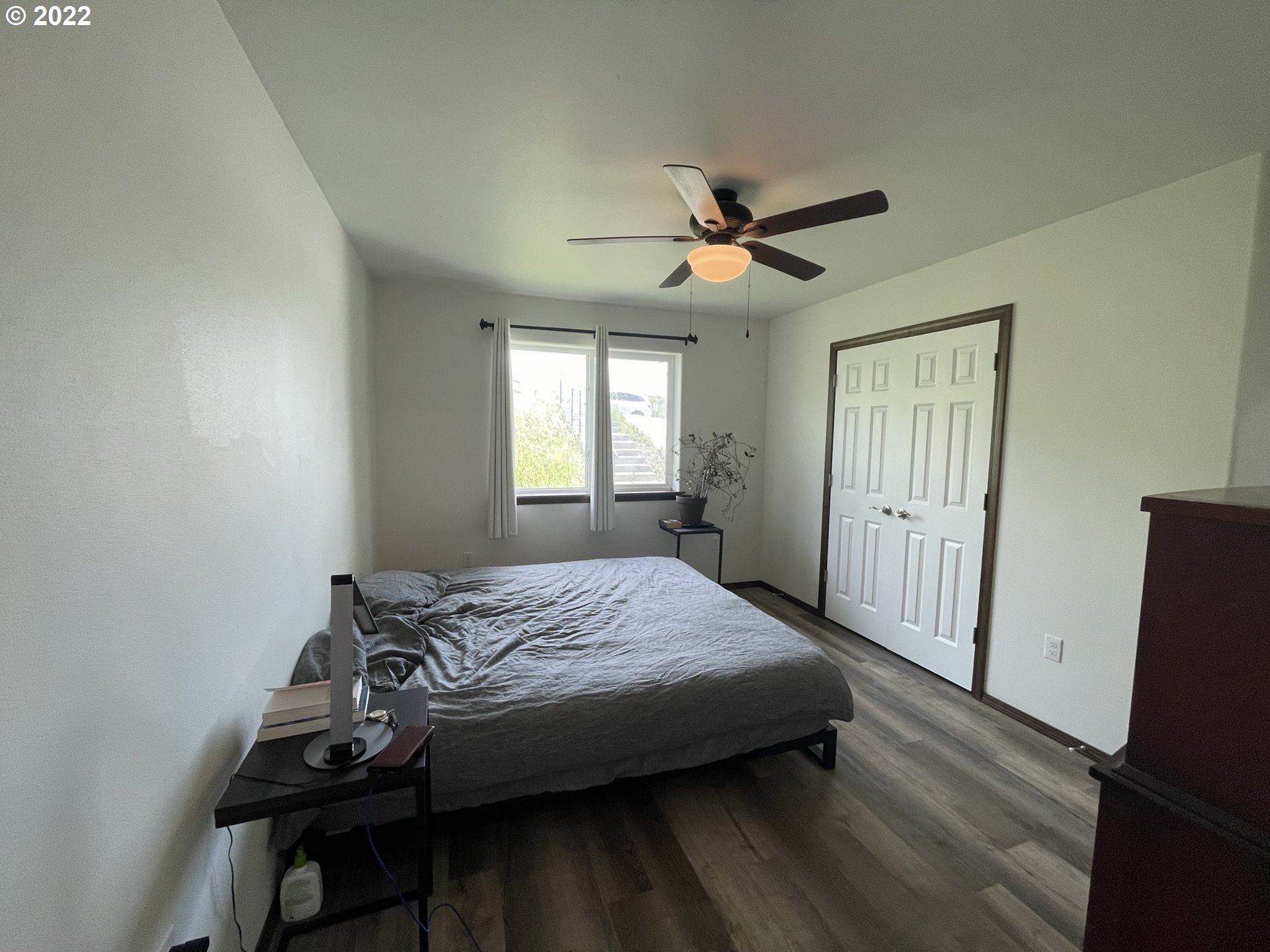 1235 Southwest 12th Street Pendleton, OR 97801 - Photo 15 of 17 a bedroom with a bed and a window