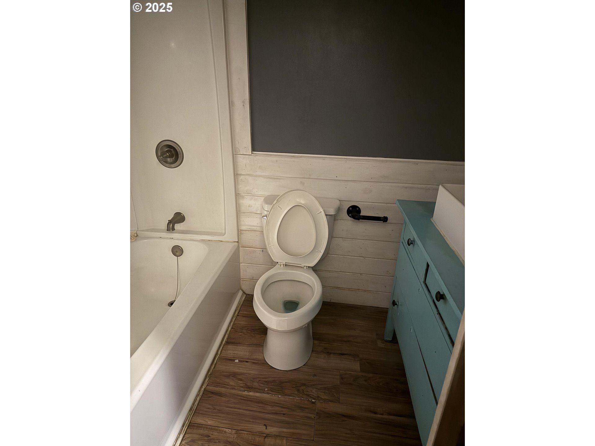 33320 Southeast Francis Street Gresham, OR 97080 - Photo 7 of 40 a bathroom with a toilet and a shower