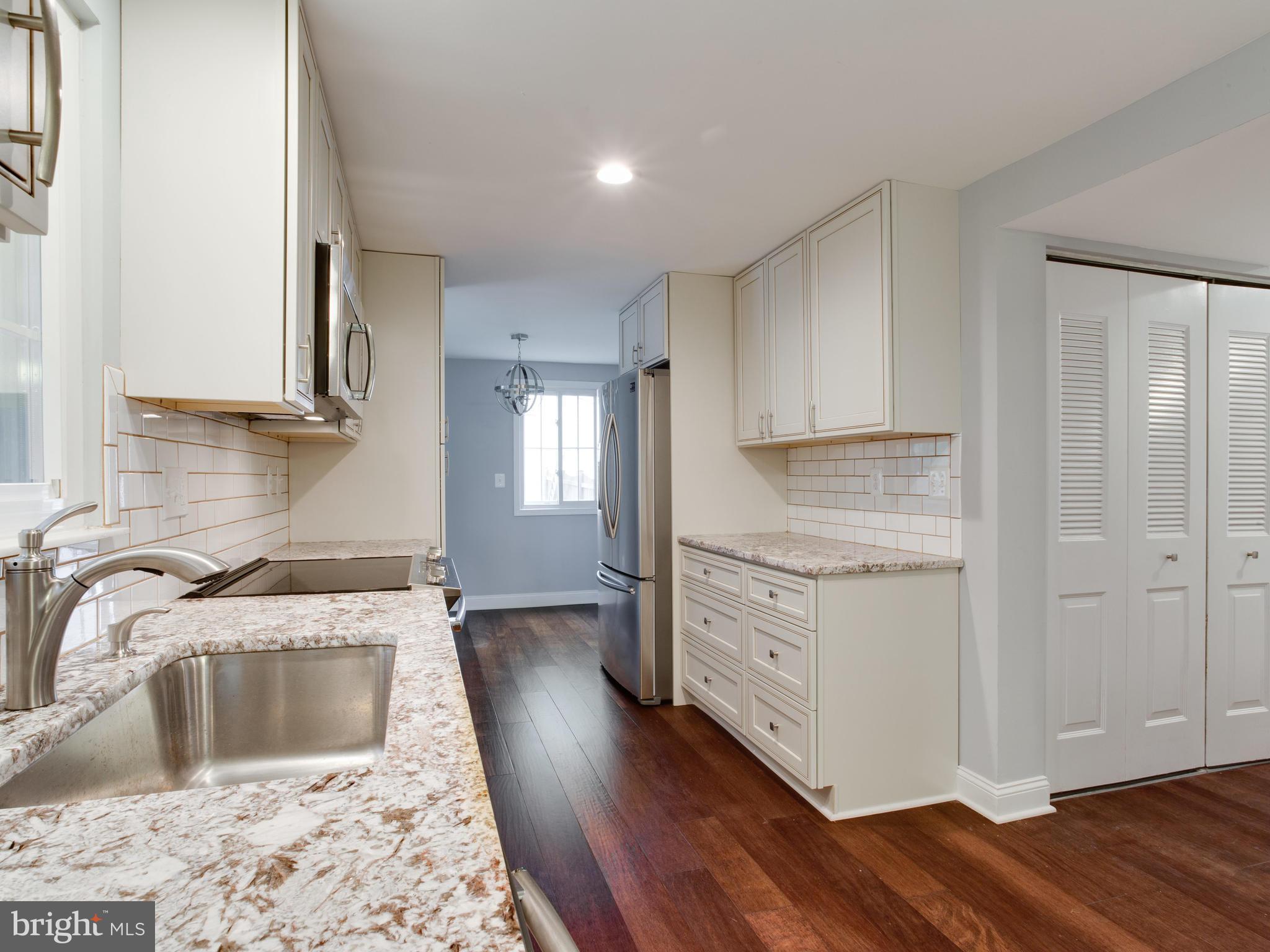 4511 Cub Run Road Chantilly, VA 20151 - Photo 11 of 30 Kitchen