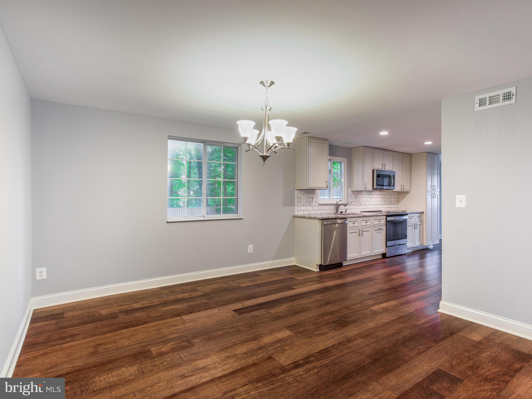4511 Cub Run Road Chantilly, VA 20151 - Photo 6 of 30 Dining Room
