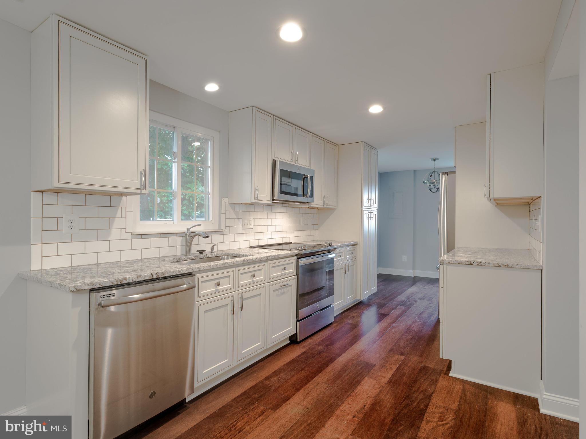 4511 Cub Run Road Chantilly, VA 20151 - Photo 8 of 30 Kitchen