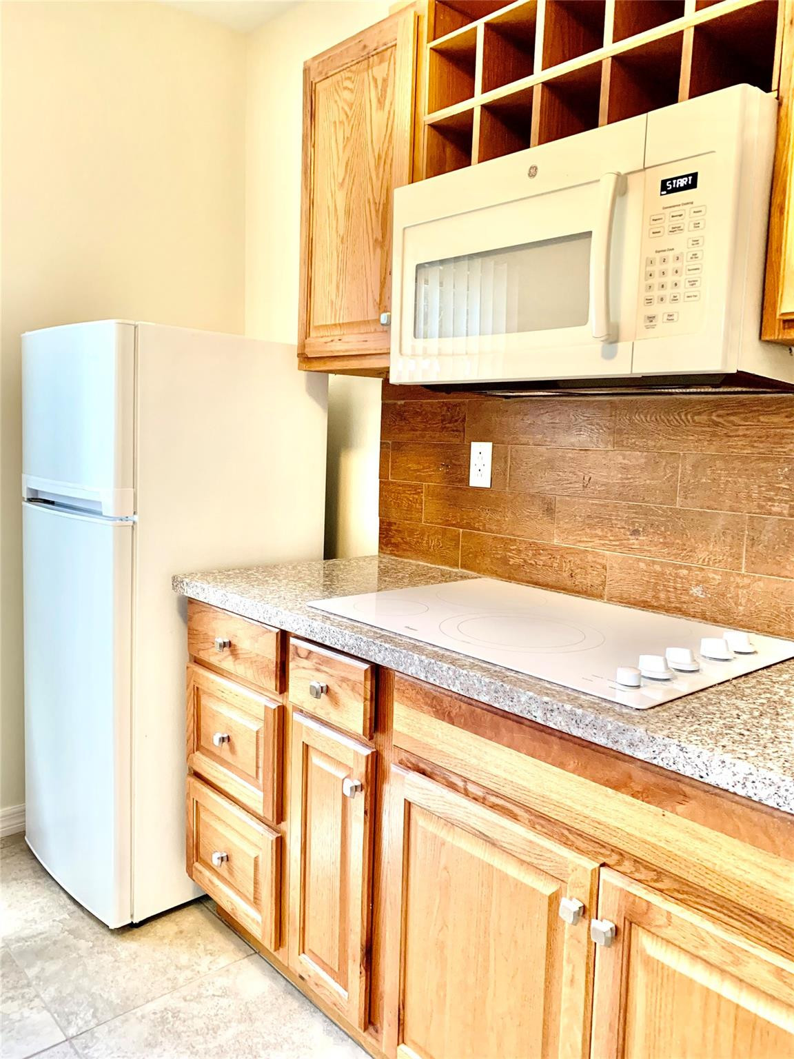 318 Southwest 67th Terrace, Unit B Pembroke Pines, FL 33023 - Photo 2 of 23 Photo 2