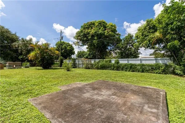 $1,700 | 318 Southwest 67th Terrace, Unit B, Pembroke Pines, FL 33023