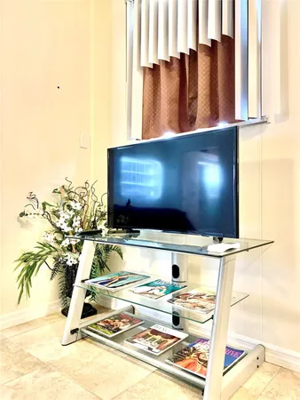 $1,700 | 318 Southwest 67th Terrace, Unit B, Pembroke Pines, FL 33023