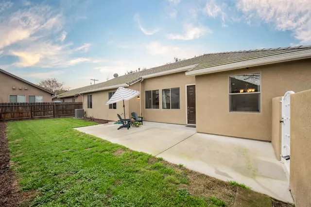 $405,000 | 352 South Wind Court, Visalia, CA 93292
