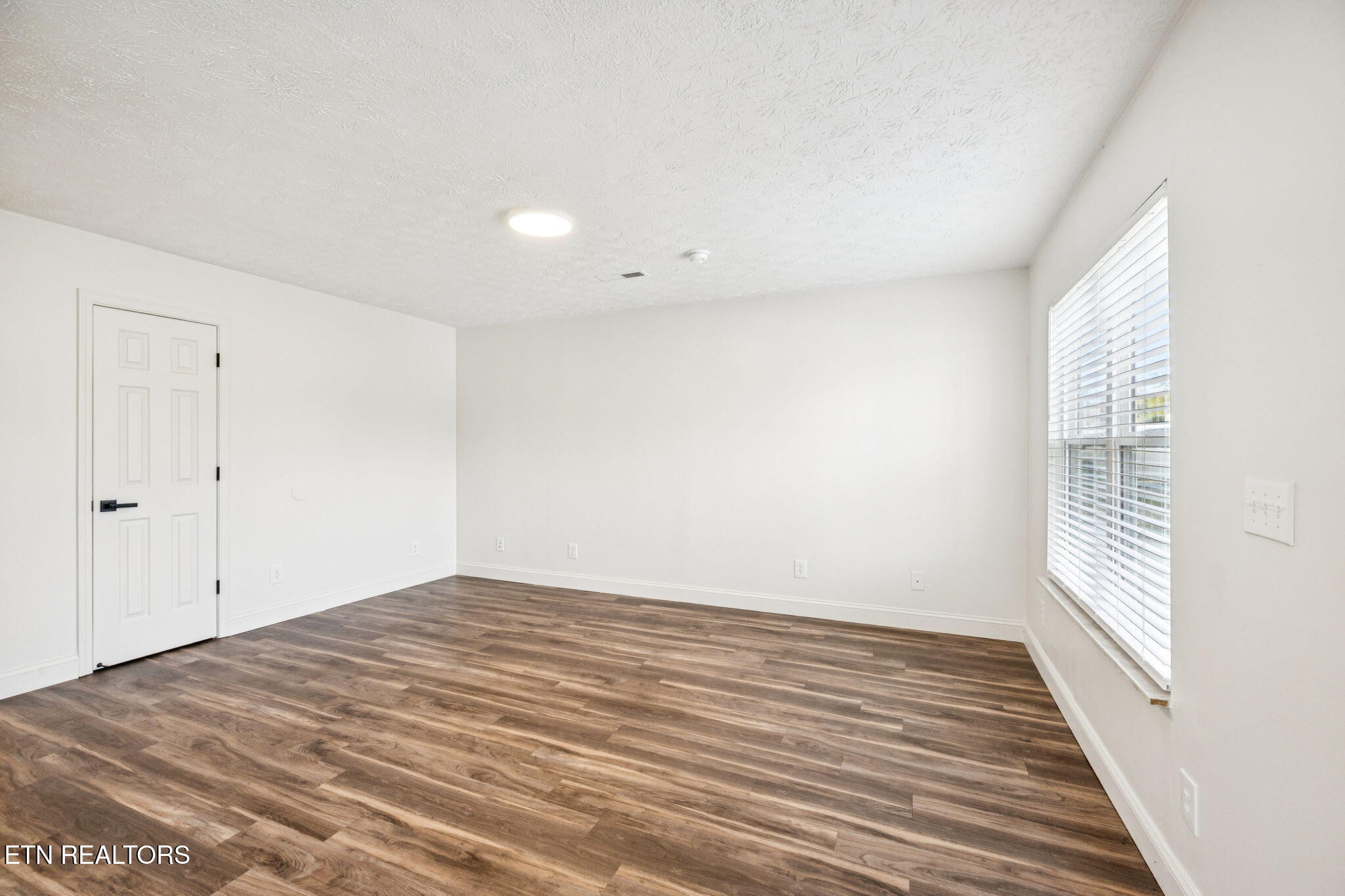 5-614 Wright Rd - 005