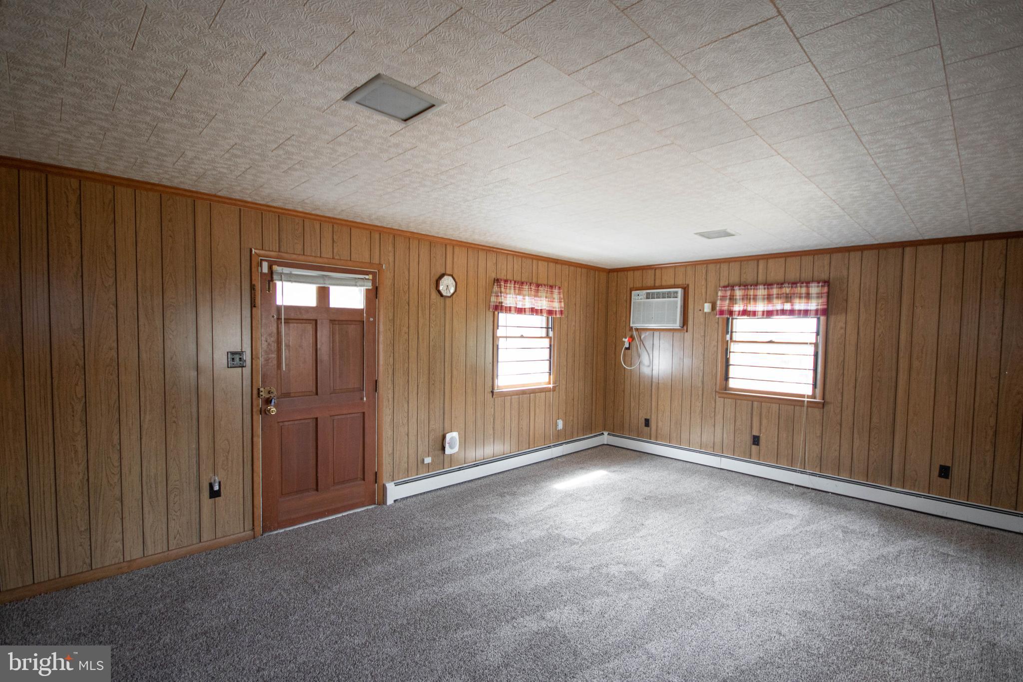 20872 Nanticoke Road Bivalve, MD 21814 - Photo 23 of 33 Family room