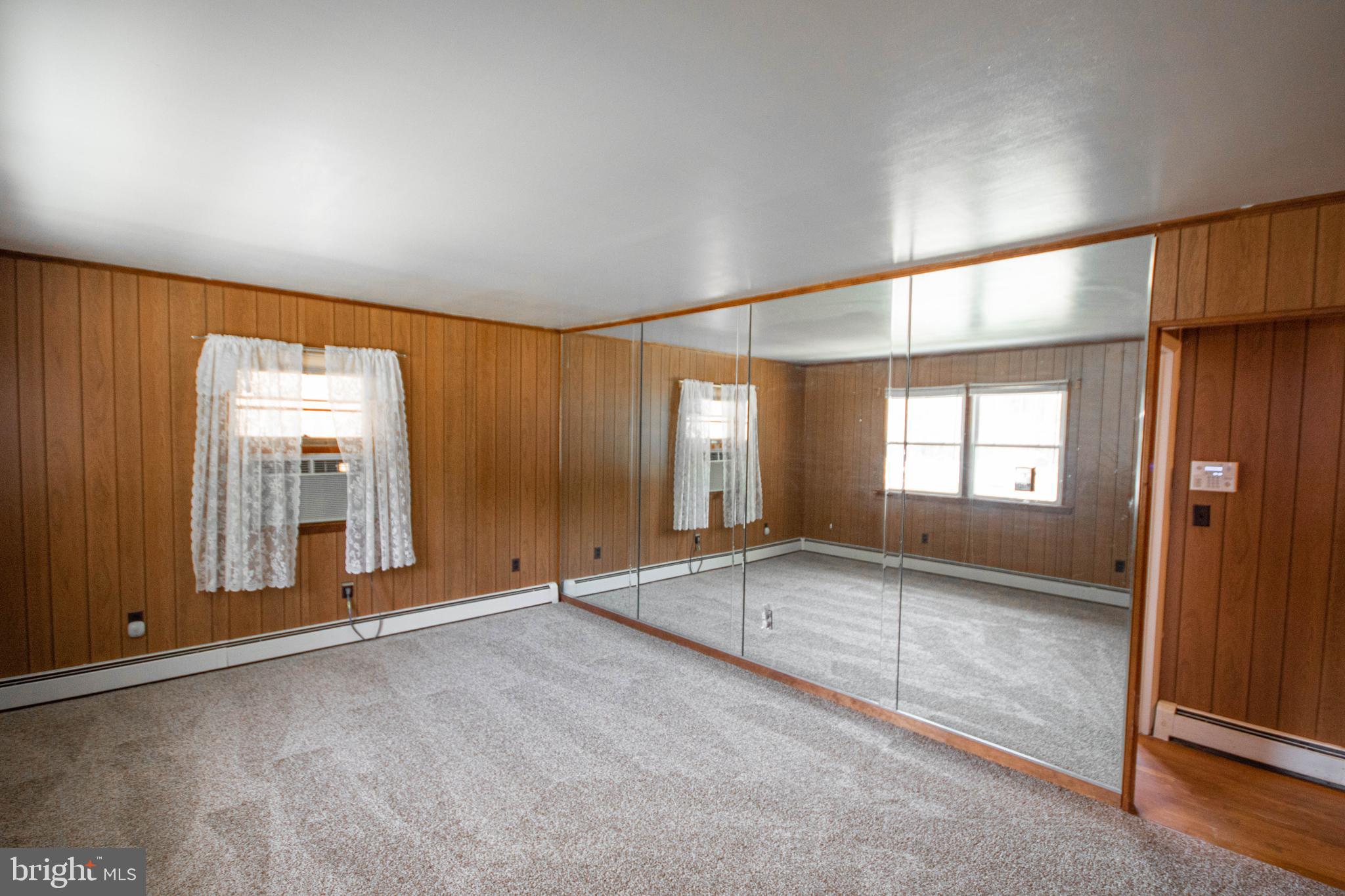20872 Nanticoke Road Bivalve, MD 21814 - Photo 6 of 33 Living room
